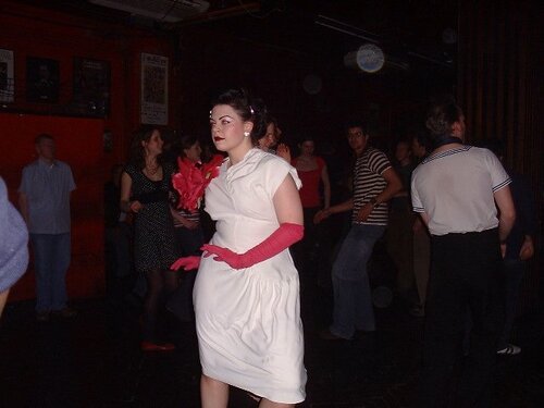 faye on the middle dancing