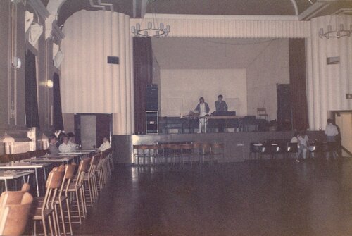 bilston town hall at the start of the nite, hoping it fills up !