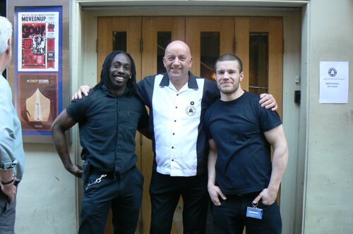 soulcentral (roy) with his bast buddies. (great doormen by the way)