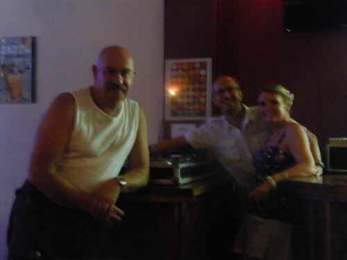 me stevie and peter jazz bar out of focus
