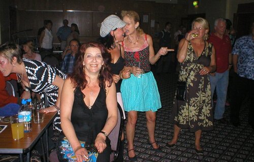 freestyle room crowd