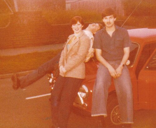 chris jennifer n me outside her mom's