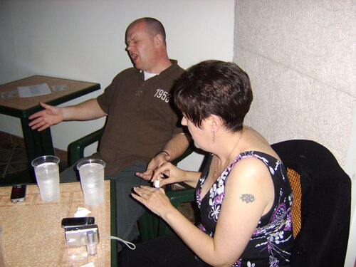 sian doing her nails!