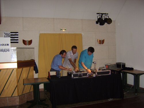 how many dj's does it take to change a lightbulb?