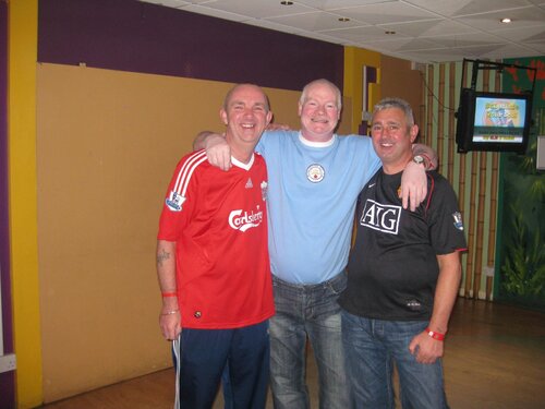 me gaz & some one wearing a rag