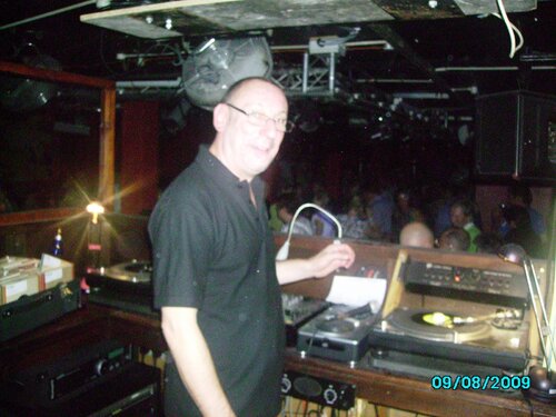 dj thats a better pic