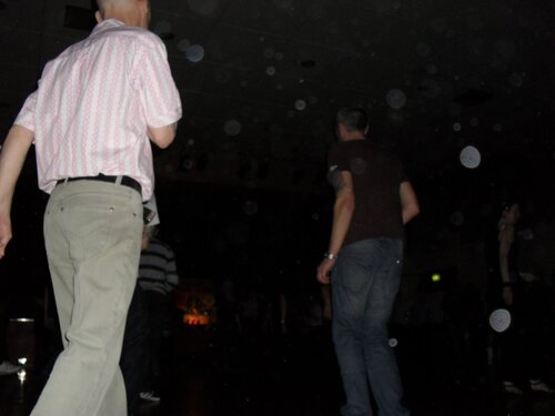 dancing dudes
