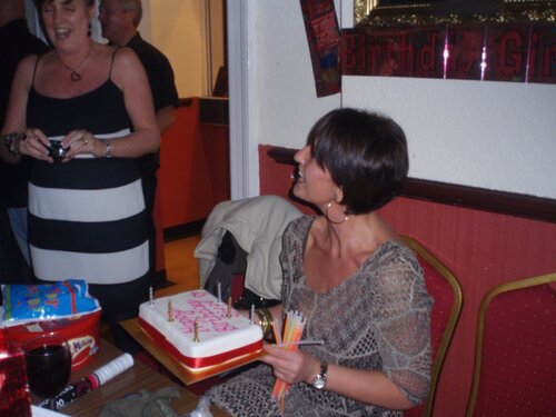 the cake's finally delivered!!