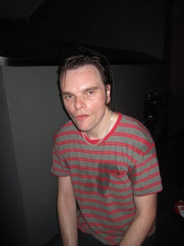 don't u dare take a photo of me in this sweaty t-shirt