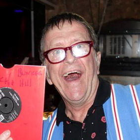 Derek_Smiley.jpg.6b9c42fa30ad8f1f209827f07b939253.jpg